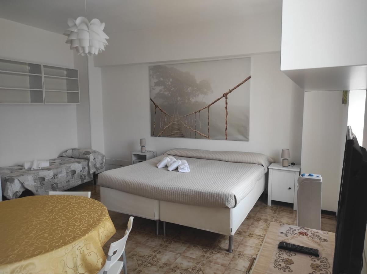 Monolocali Da Vinci Hotel Falconara Marittima Eksteriør billede