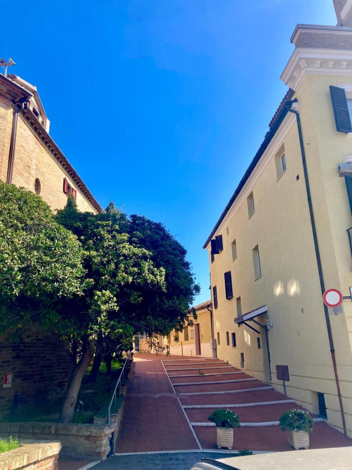 Monolocali Da Vinci Hotel Falconara Marittima Eksteriør billede