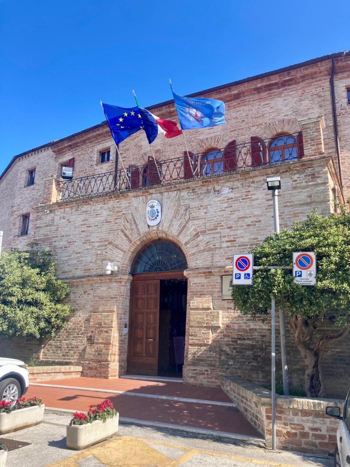 Monolocali Da Vinci Hotel Falconara Marittima Eksteriør billede